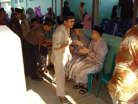 255570_490175441001420_1876899512_n