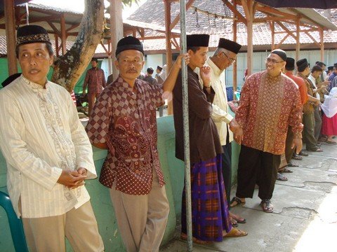 299308_490178361001128_279749005_n