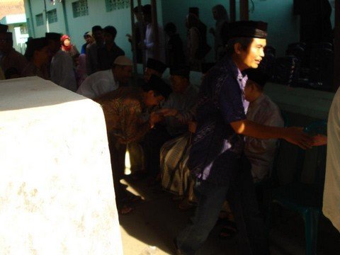 307853_490175271001437_349334401_n