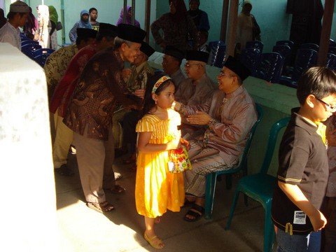 396463_490175481001416_1507151946_n