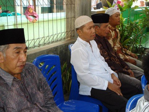 399709_490169704335327_53747505_n