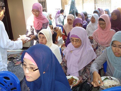 417317_490170857668545_341392763_n