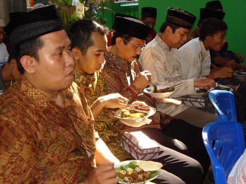 422822_490171707668460_1806851809_n