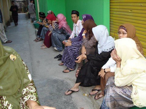 486766_490173561001608_1366638657_n