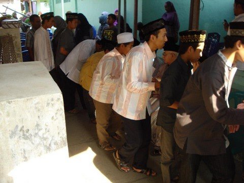 532283_490175944334703_1486129787_n