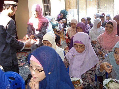 560914_490170944335203_1021731903_n