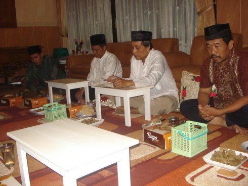 307441_557710604247903_1355331646_n